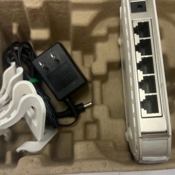 NETGEAR FS605 5-ports Fast Ethernet switch - Picture 3 of 4